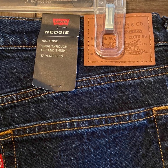 Levi’s Wedgie Jeans - Picture 6 of 6